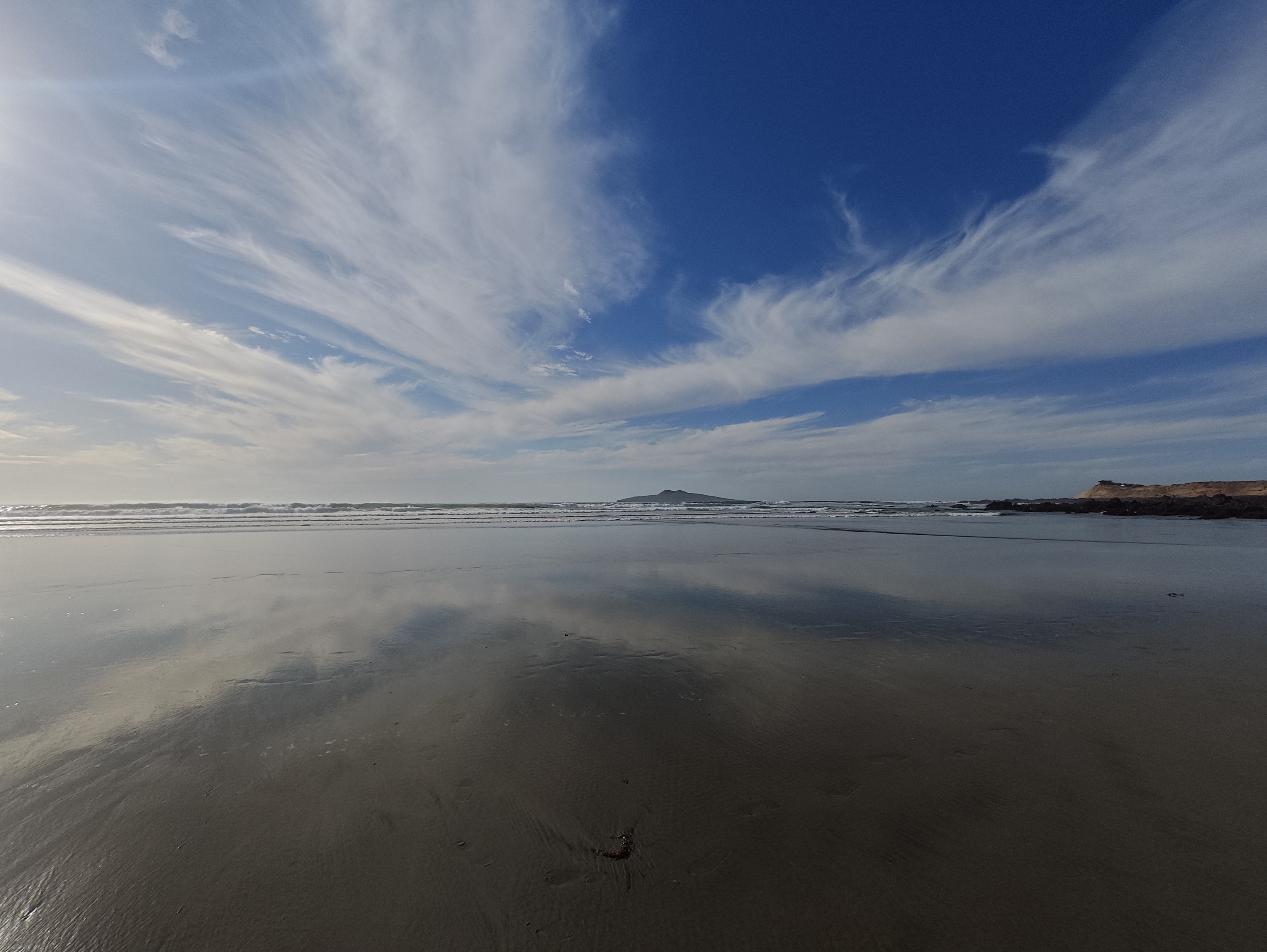 Playa costera al atardecer, Baja California